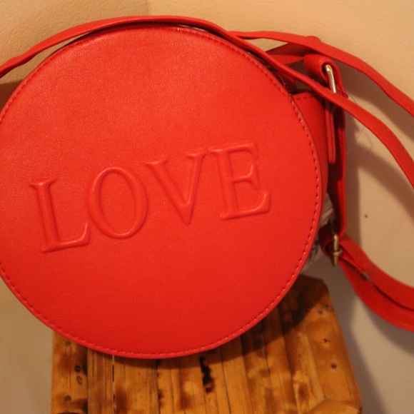 1 LEFT/RED/NWT BRASH  "LOVE" CROSSBODY ADJ STRAP - Picture 5 of 5